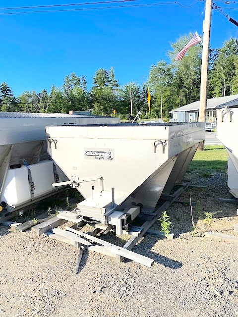 10’ 304 STAINLESS STEEL 5.5 CU YARD SPREADER.