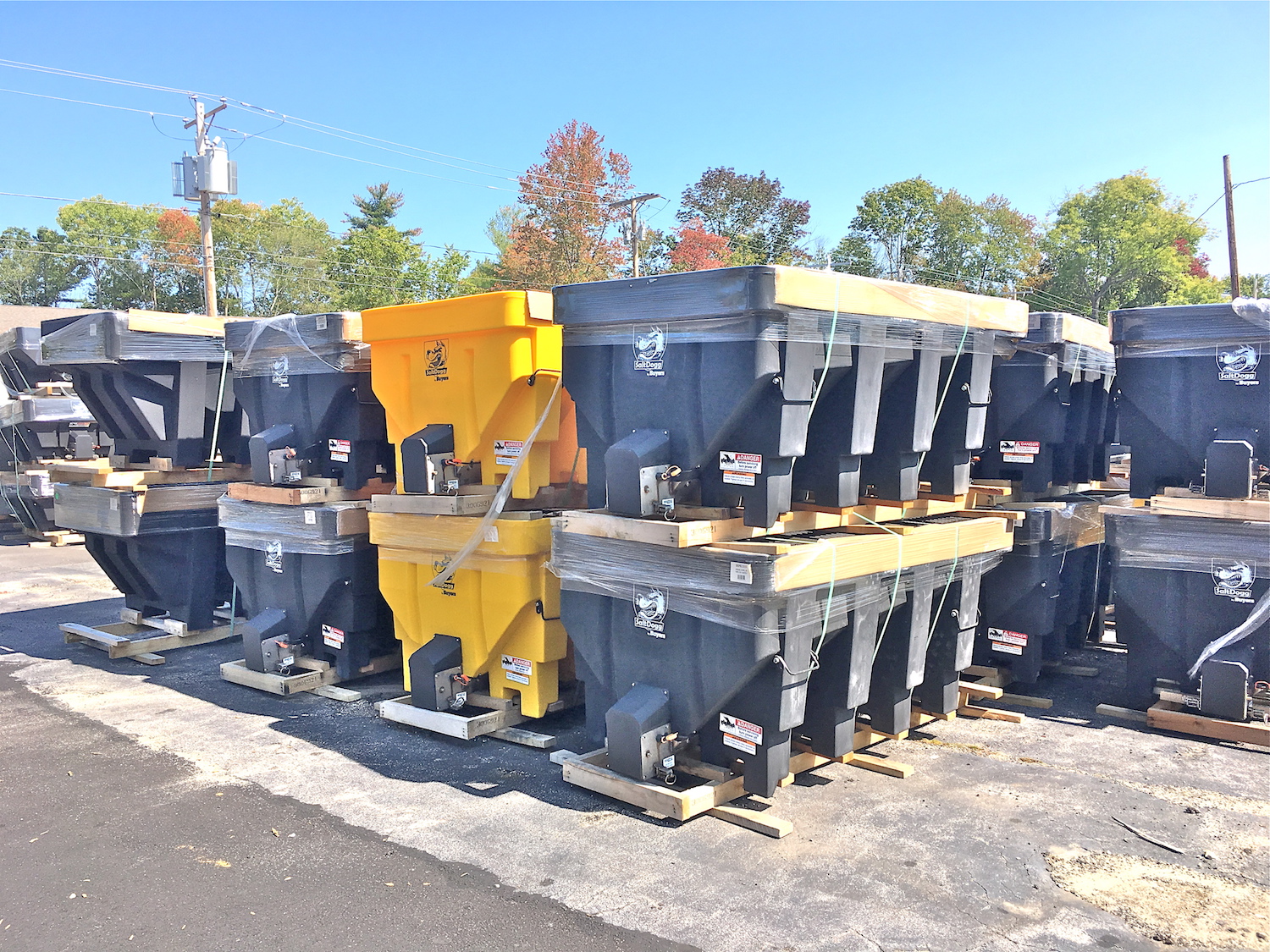 Commercial 4 Cu. Yd Poly Spreader. Commercial 4 Cu. Yd Poly Spreader.